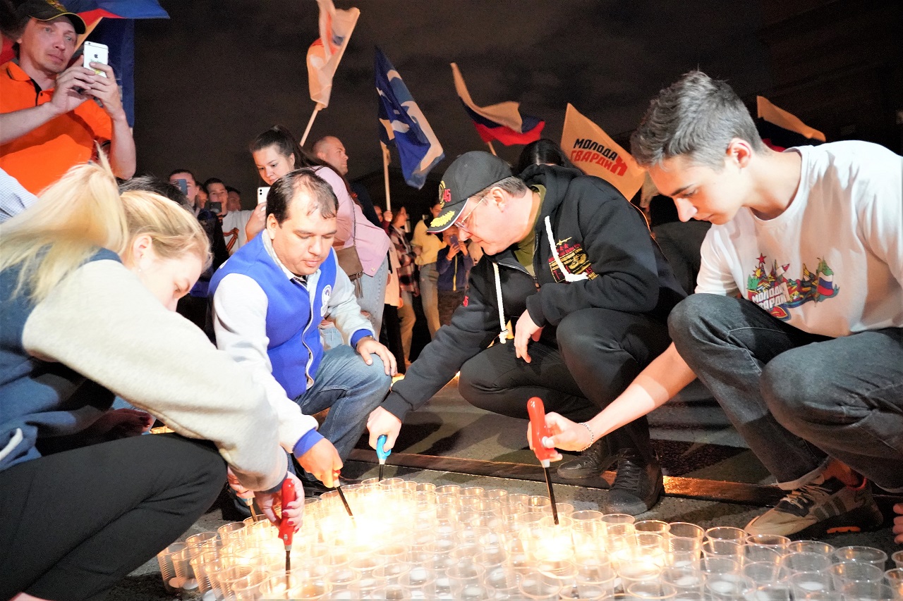 В Самаре на площади Куйбышева зажгли 30 тысяч свечей