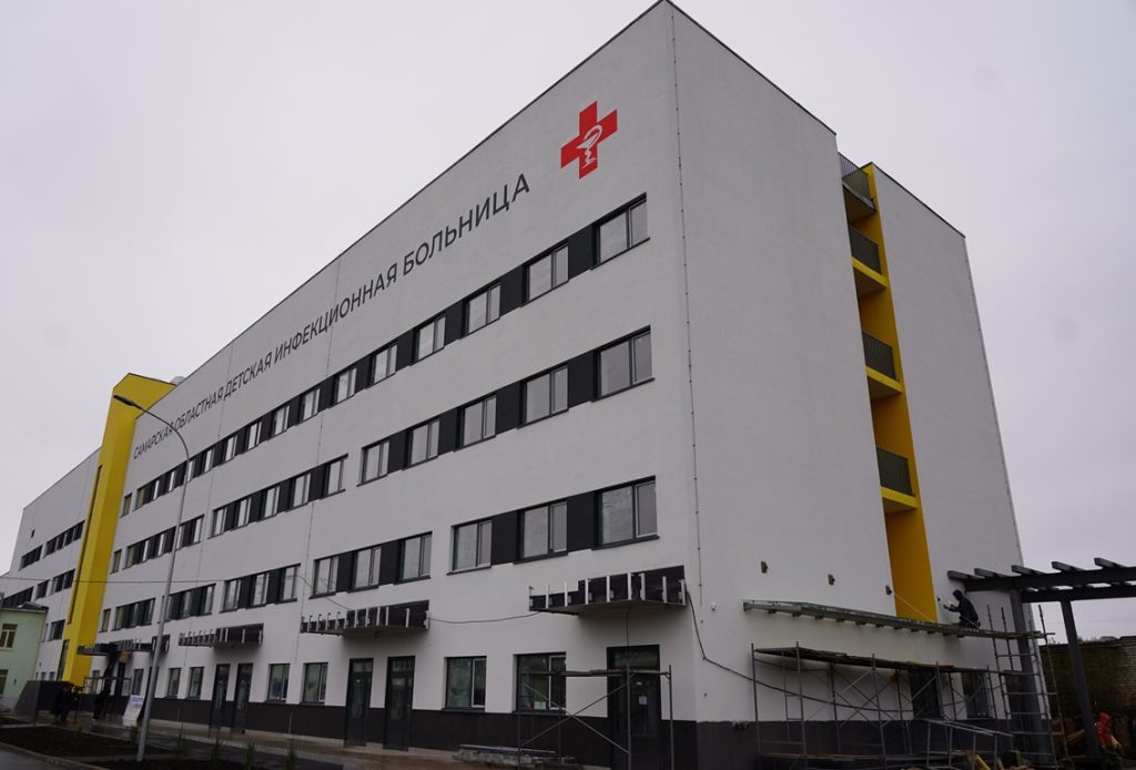 Дмитрий Азаров и Михаил Мурашко оценили подготовку нового корпуса Самарской областной детской инфекционной больницы