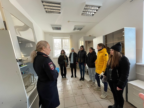 В Самаре учащиеся посетили Центр кинологической службы областного главка полиции