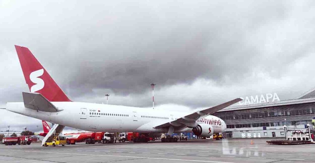 Самолёт Самара – Москва вернули в аэропорт из-за сигнала об открытой двери