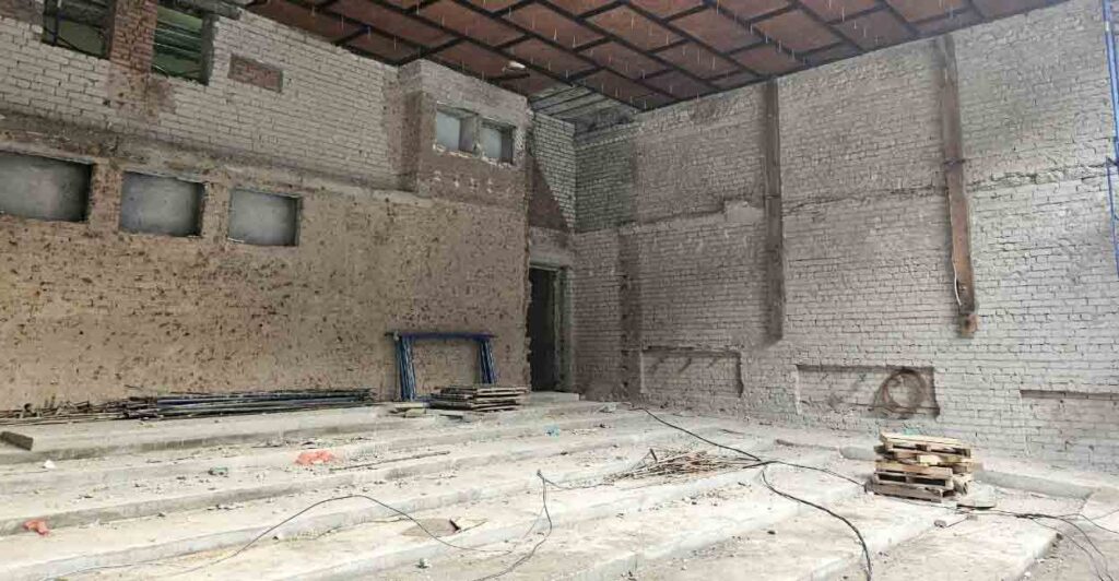 Пришлось снести заднюю часть здания: самарцам показали, кадры со строительной площадки кинотеатра «Россия»