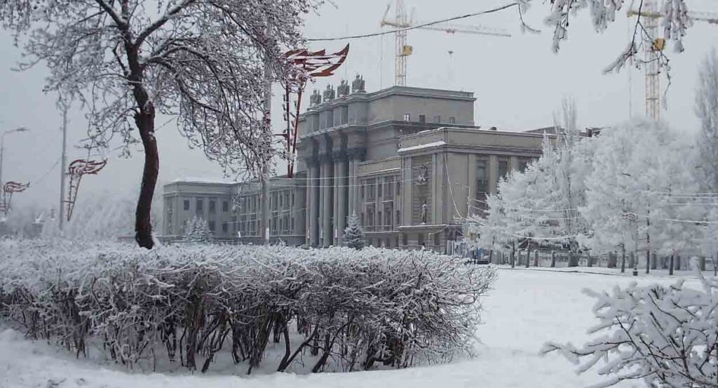 На украшение площади Куйбышева к Новому году потратили свыше 6 млн рублей