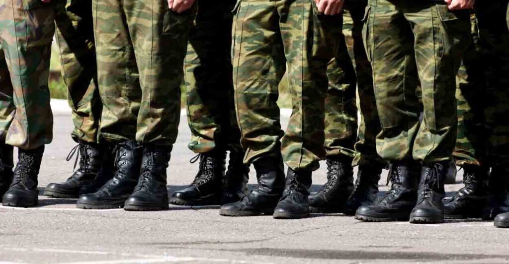 Самарскому бойцу - богатырю доставят обувь 52-го размера на СВО