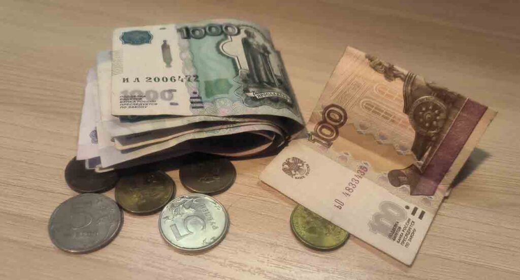 В Самаре пожилая женщина потеряла 600 тысяч рублей из-за мошенницы