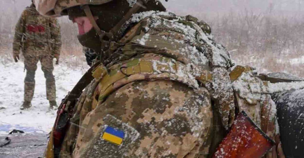Сотрудники военкомата отлавливают мужчин в Киевском метрополитене