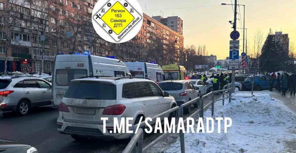 Авария «собрала» только легковушки: семь машин столкнулись на улице Ново-Садовой в Самаре 9 февраля