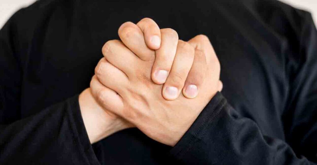 «Досрочная пенсия»: Врачи травматологи рассказали самарцам правду о хрусте пальцами
