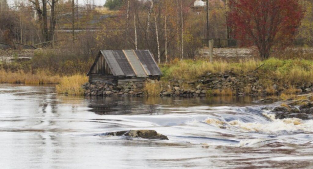 В Самарской области уровень воды на реке Чапаевка достиг опасную отметку