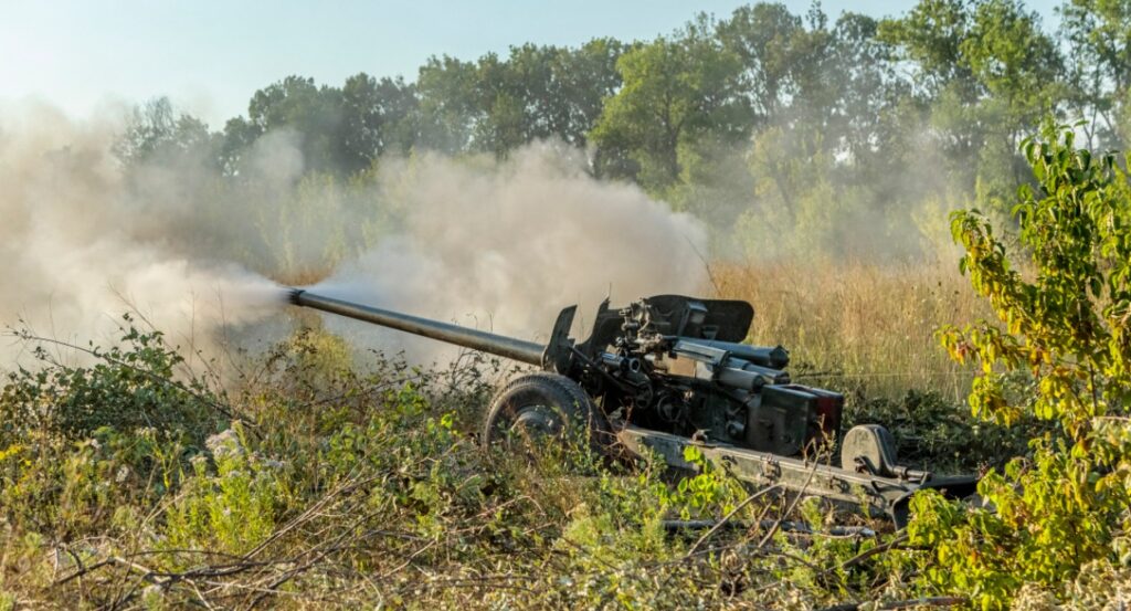 Солдат из Приамурья вывел автомобиль с боеприпасами из-под обстрела