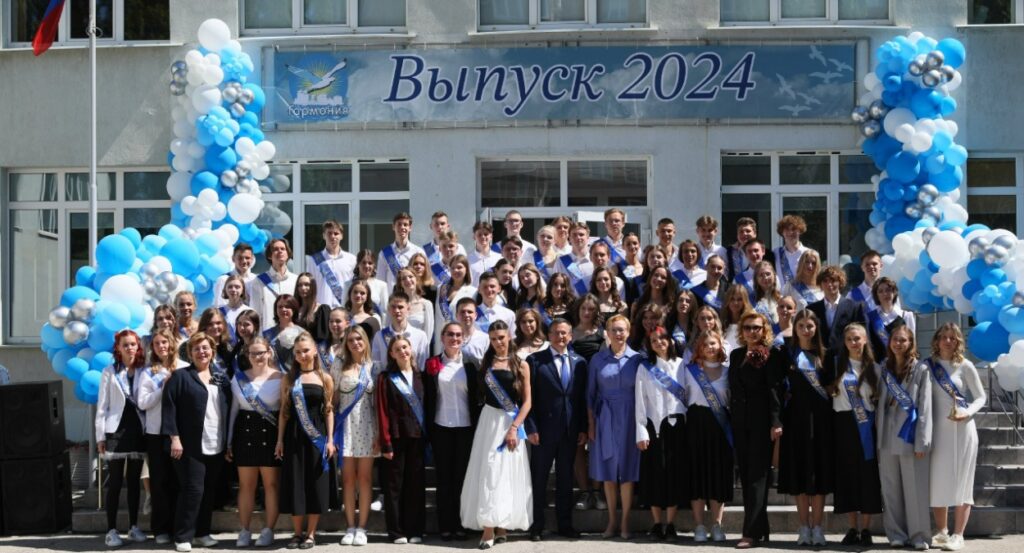 Мэр Самары Лапушкина поздравила учеников с последним звонком 25 мая  