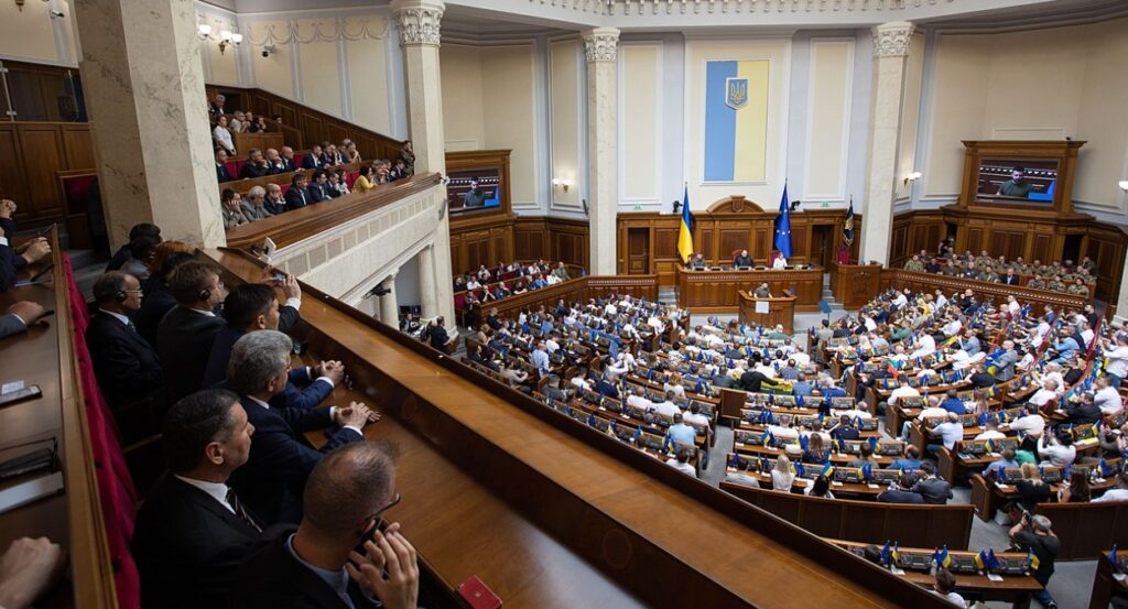 На Украине начали выбирать нового президента