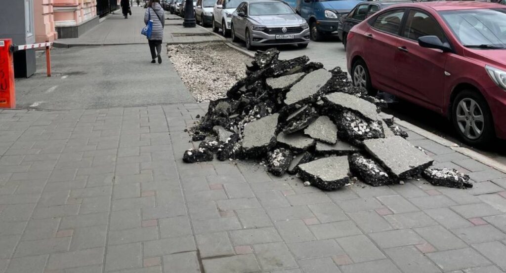 Власти Самары объяснила причину вырубки деревьев на улице Куйбышева