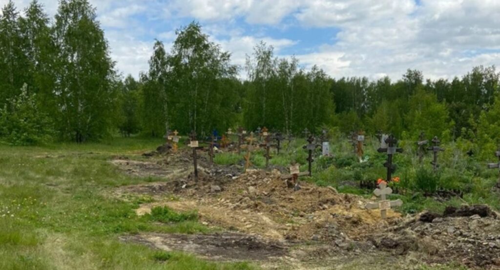 В Чебаркуле нашли свалку гробов с фамилиями погибших бойцов СВО