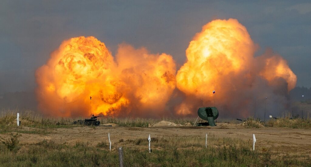 «Военная хроника»: российская армия разрушила шахту в Селидово