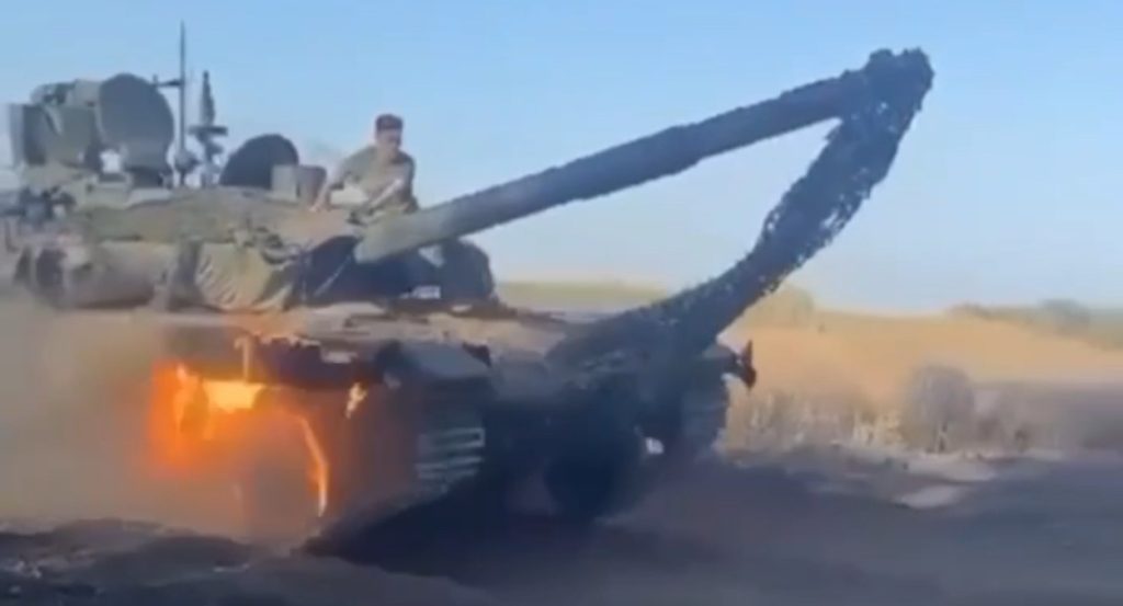 Танк Т-90М выдержал удар украинского дрона и вывез экипаж в тыл
