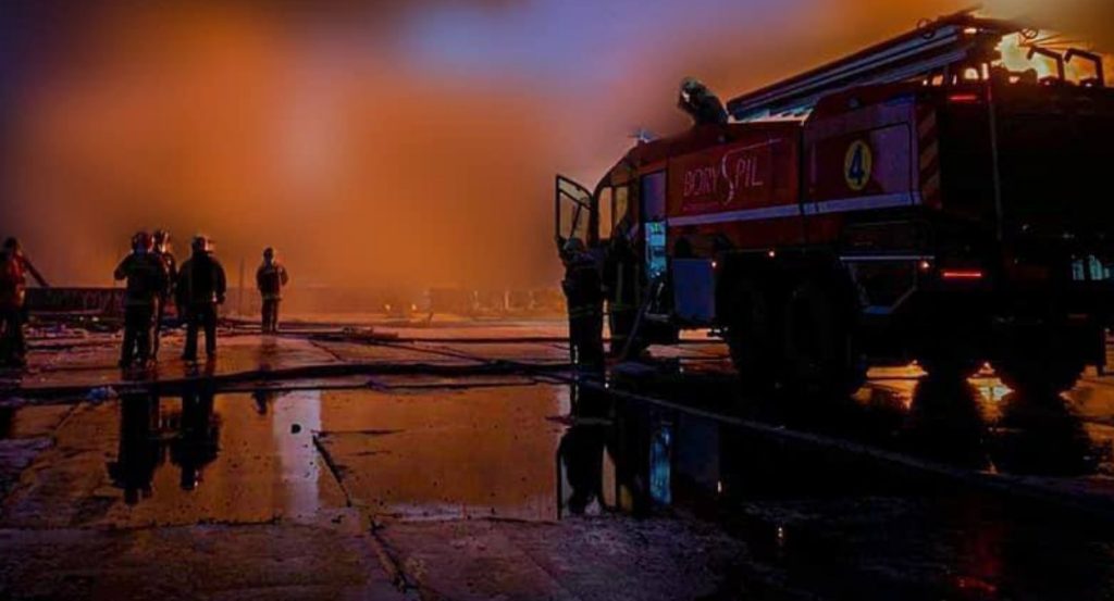 «РВ»: горящий больше суток в Киеве объектом оказался аэропорт Борисполь