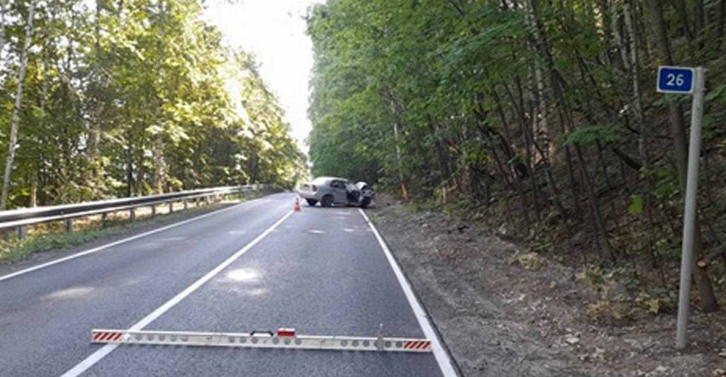 Под Самарой пенсионерка попала в больницу после удара Chevrolet Lanos в дерево