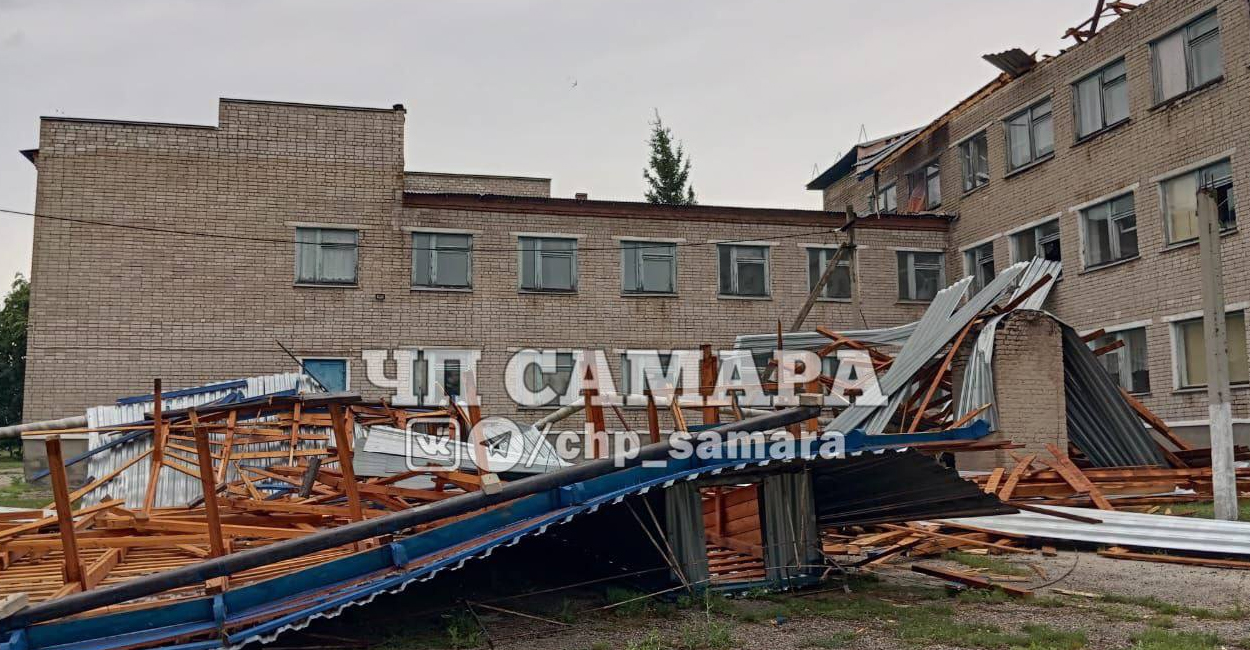 В Самарской области 7 июля ураган снес крышу со школы и с нового  спорткомплекса - Регион Самара