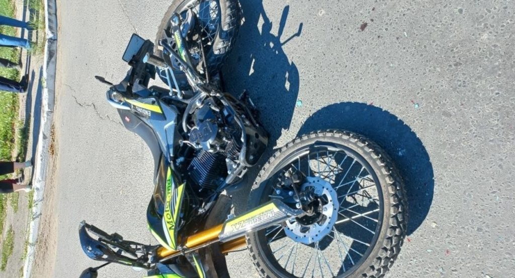 В Самарской области автоледи на иномарке сбила мотоциклиста