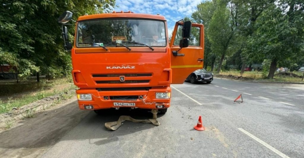 В Самаре произошло ДТП с двумя грузовиками и автобусом №480