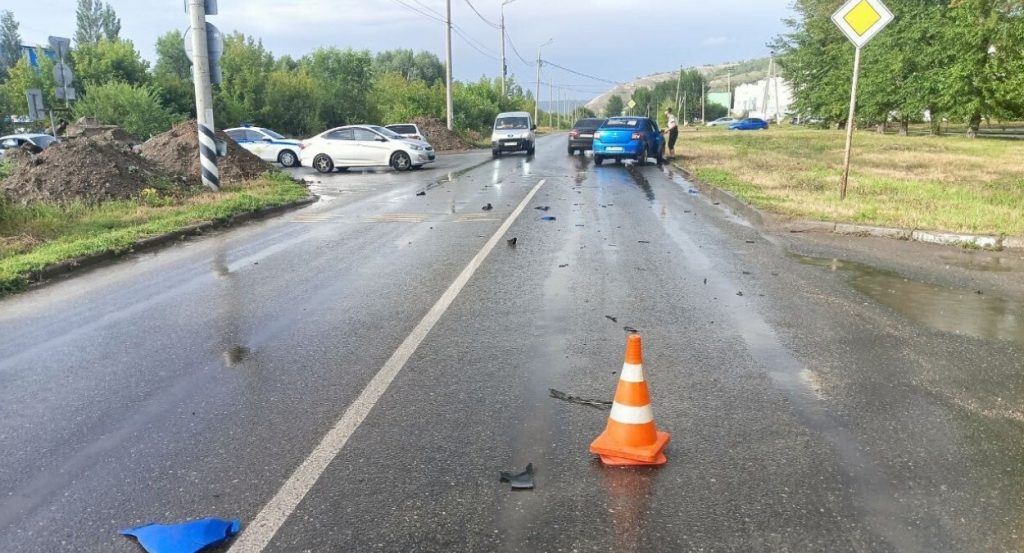 В Жигулёвске одна легковушка догнала другую