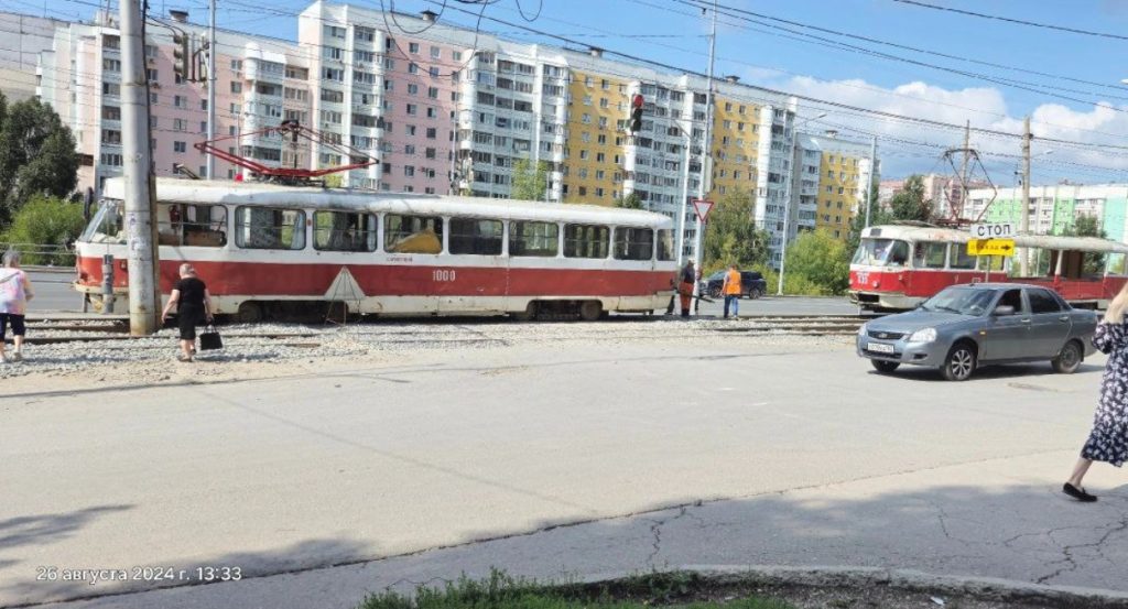 В Самаре трамвай сошел с новых рельсов на Ново-Садовой в день запуска