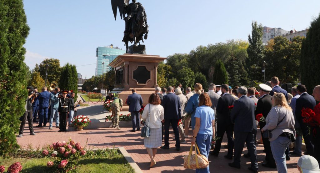 Основателю Самары возложили цветы в честь Дня города