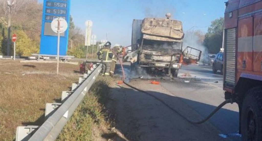 КамАЗ загорелся на трассе в Самарской области