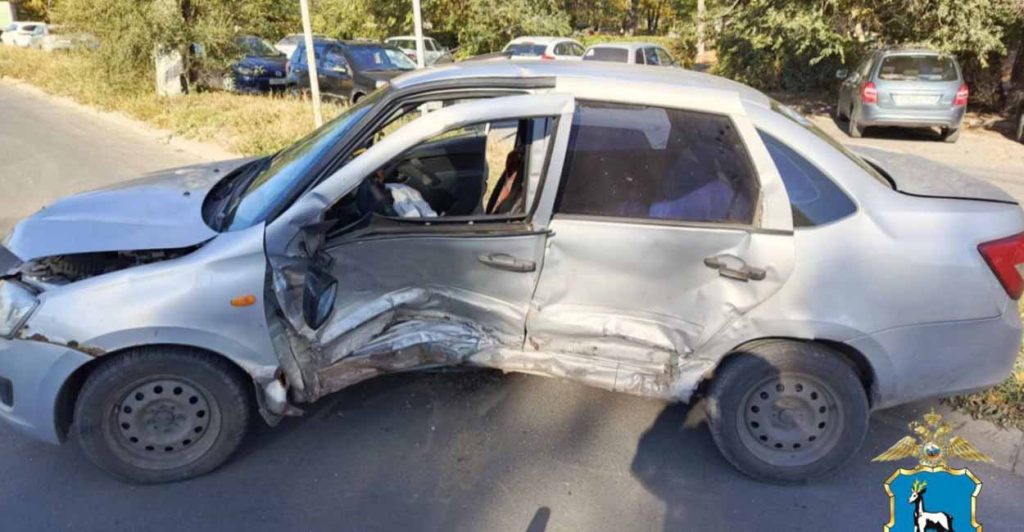 В Тольятти пожилая женщина на «LADA Granta» устроила ДТП и попала в больницу