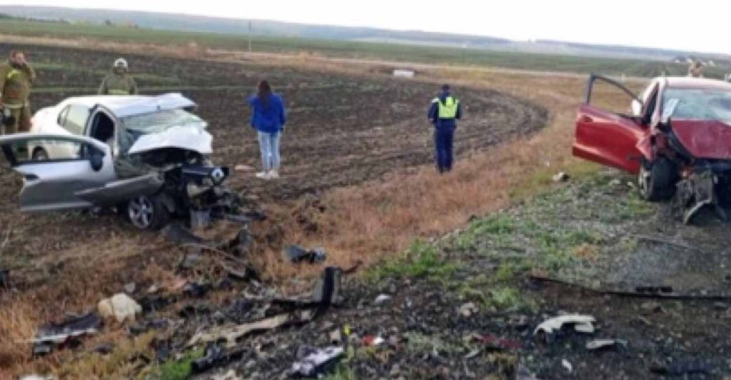 В Самарской области в лобовом ДТП погибли водитель и пассажир