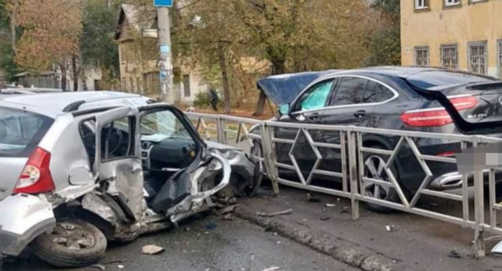 В Самарской области столкнулись два легковых автомобиля, есть погибшие