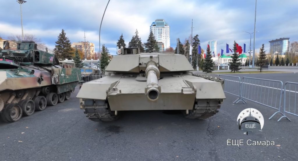 Самарцам показали трофейный танк Abrams, подбитый военными из Кинеля