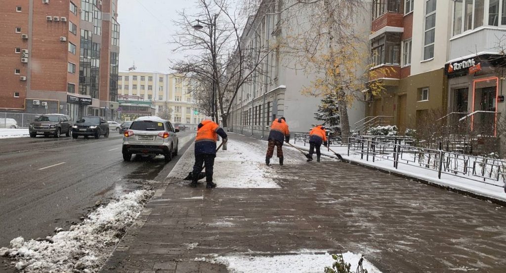 Первый снегопад в Самаре вызвал ажиотаж на сервисах шиномонтажа