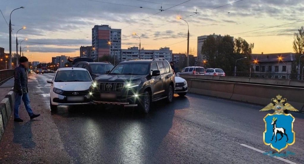 В Самаре на Заводском шоссе произошло массовое ДТП с 5 автомобилями