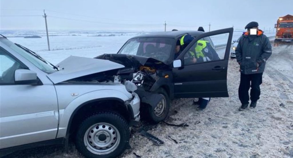 Два человека получили травмы в аварии на трассе в Самарской области