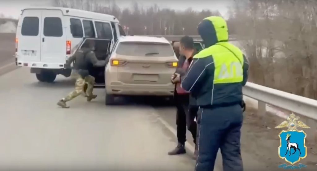 В Самарской области полицейские задержали наркокурьеров с метадоном