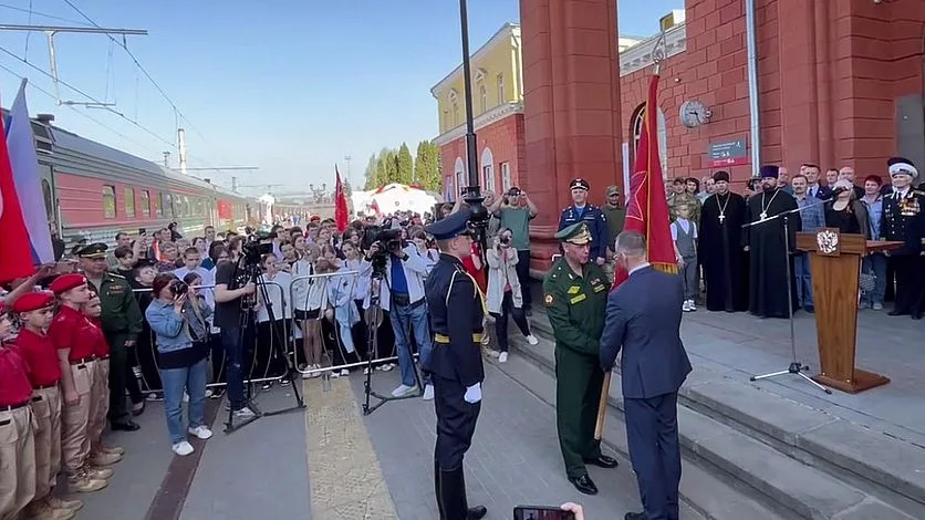 Агитационный поезд Минобороны прибыл в Орел с трофейной техникой