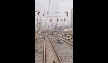Китайские рабочие за 6 часов отремонтировали ж/д пути
