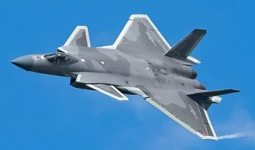 19FortyFive: Китайский самолет J-20 реально угрожает истребителю F-35