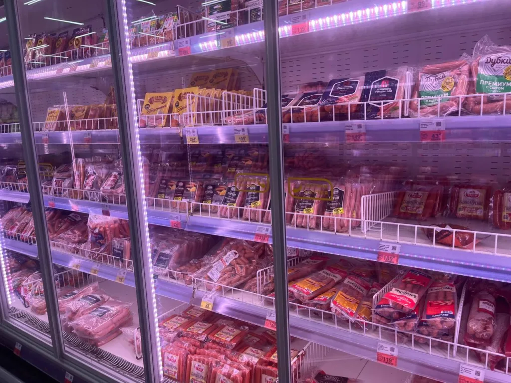 Сплошное мясо и ноль химии: Роскачество назвало марки лучших сосисок в этой стране