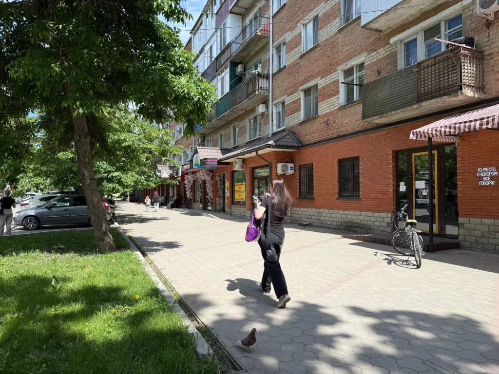 Люди засмеют: в этом слове нет буквы «З», но каждый второй ее целенаправленно вставляет