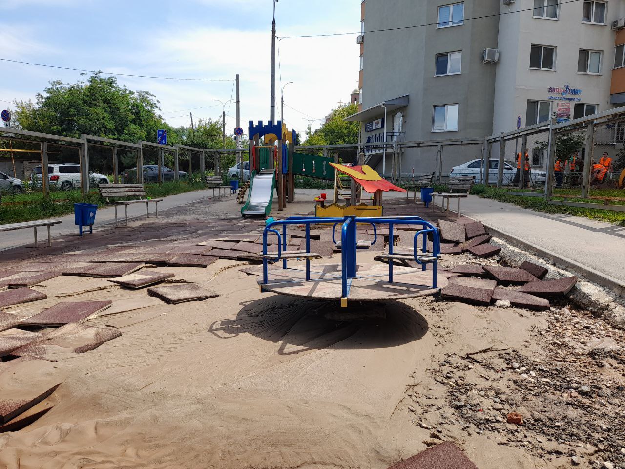 Появились видео, показывающие последствия ночного шторма на улице Мичурина в Самаре