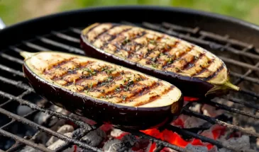 Вместо мяса теперь лопаем баклажаны: очень вкусно на мангале — теща подавилась соком, никто не смеялся