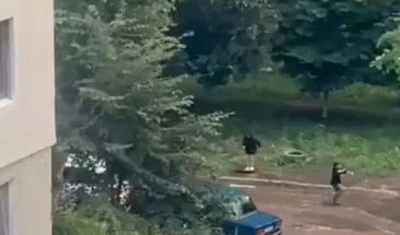 В Самаре две девочки чуть не упали в канализационный колодец, играя с крышкой