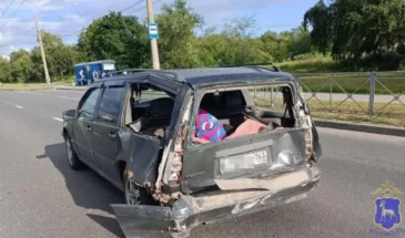 В Самарской области грузовой автомобиль врезался в два легковых автомобиля, один из которых оттолкнуло на пешехода