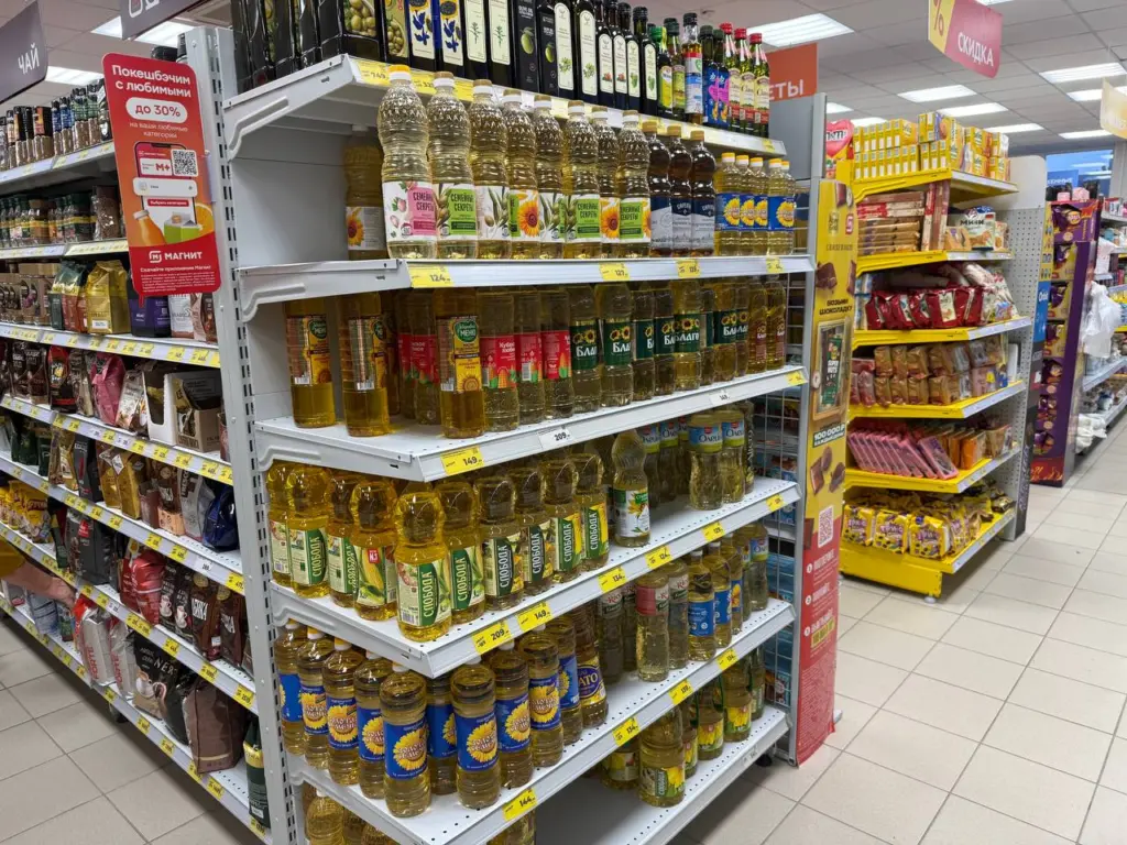 Янтарная жижа в бутылке: это растительное масло стоит обходить стороной. В сеть слили черный список Роскачества