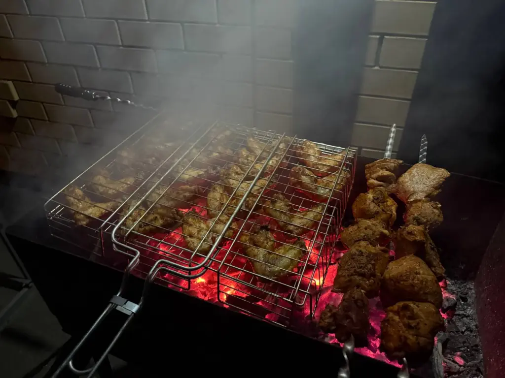 Вот как грузины маринуют мясо для шашлыка — об уксусе, майонезе и соевом соусе забудете навсегда. Просто тает во рту