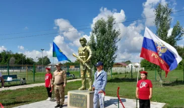 В День ветеранов боевых действий в Большеглушицком районе были установлены два памятника солдатам спецоперации