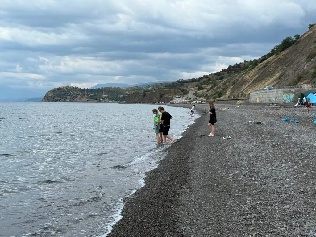 Самый недооценённый курорт Крыма: нет кучи народа и пробок, а еда и жилье в несколько раз дешевле