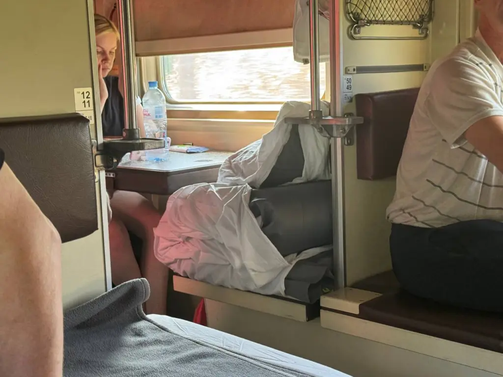Откровения проводницы поезда РЖД: охи и стоны за занавесками в плацкарте и опытные воры в каждом рейсе
